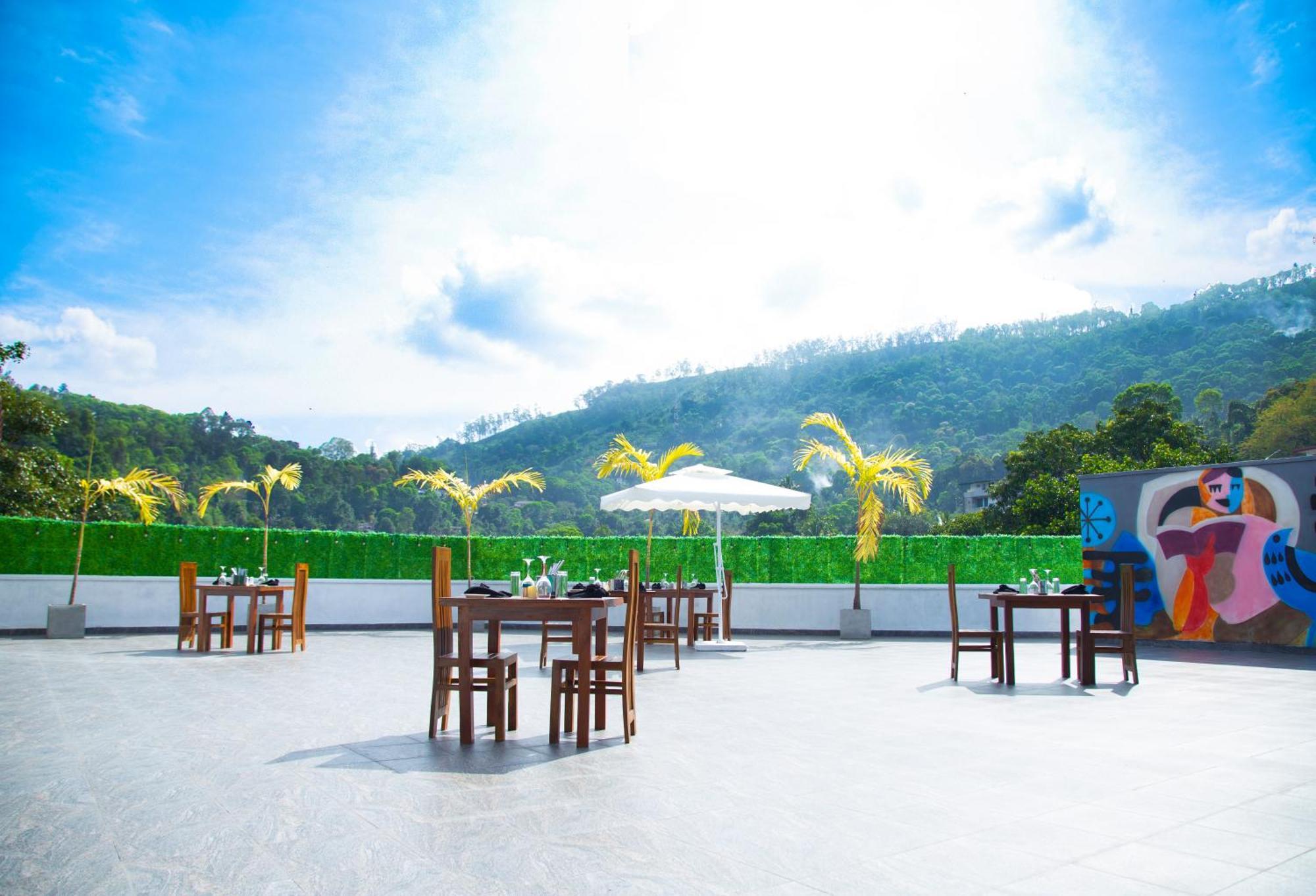 Crown Regency- Badulla Hotell Eksteriør bilde