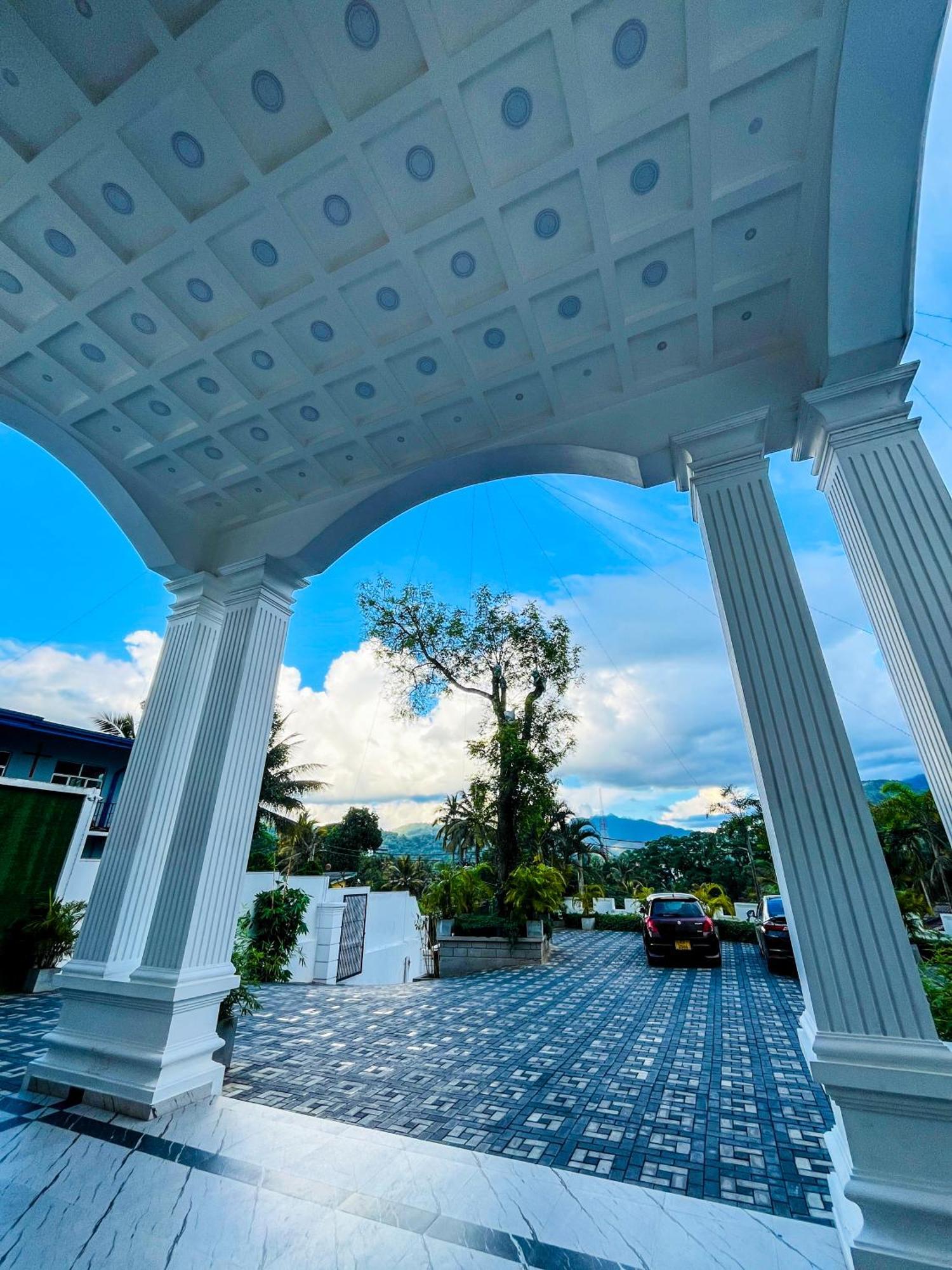 Crown Regency- Badulla Hotell Eksteriør bilde